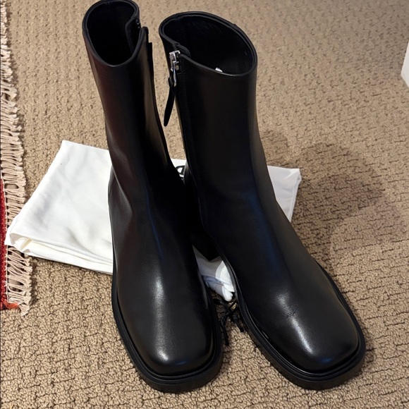 Aeyde Shoes - NWT Aeyde Black Teddy Boots 38